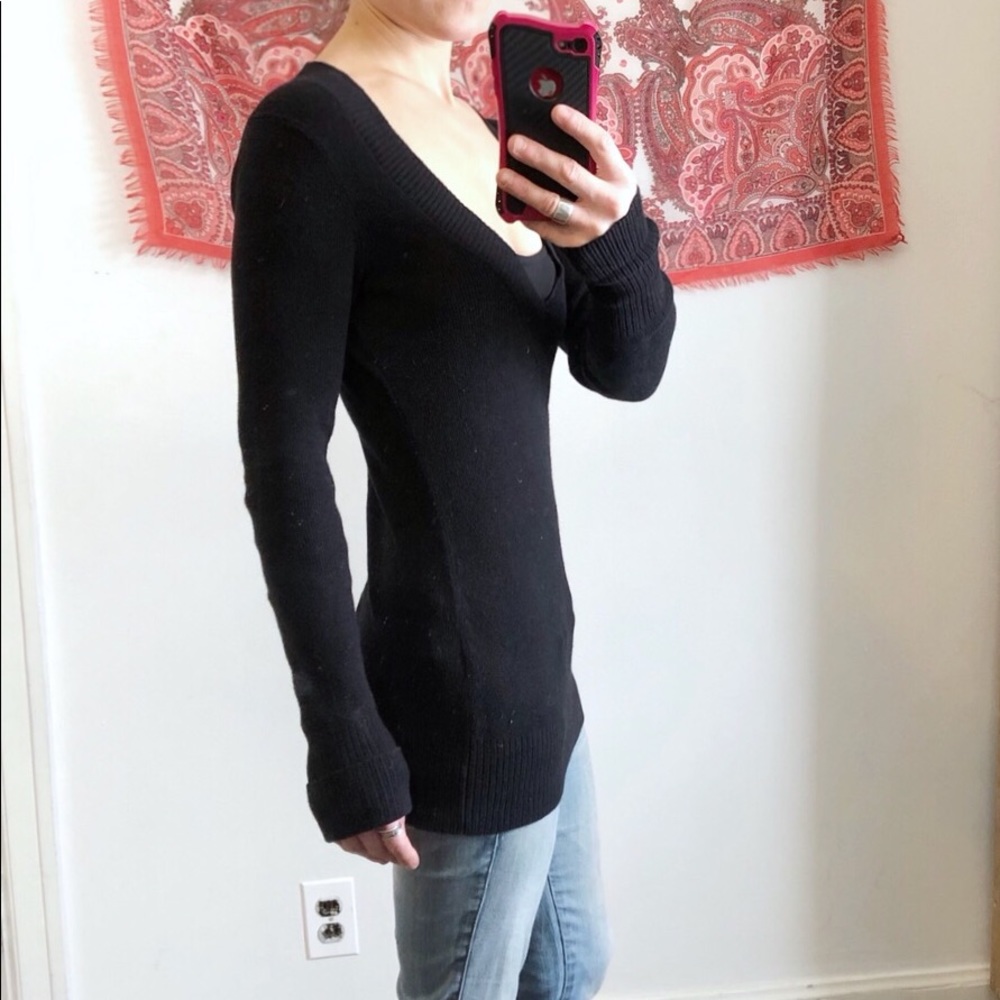 Express V-neck pullover - Picture 2 of 8